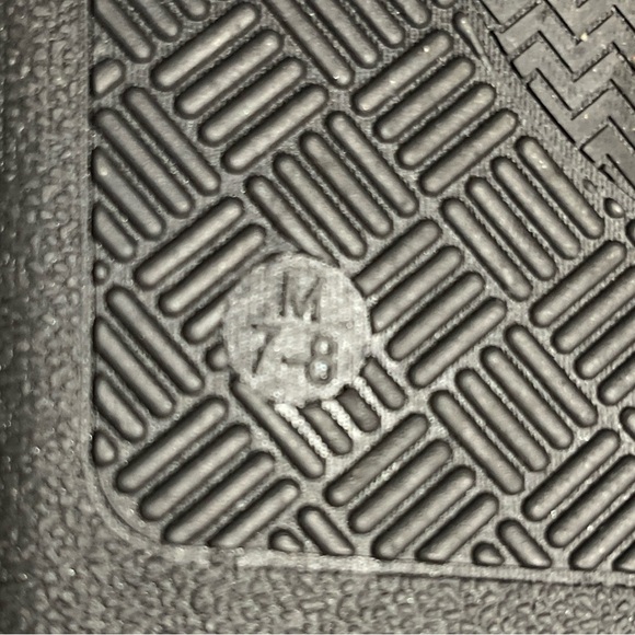 Dr. Seuss The Grinch Christmas Boys/ Girls House Slippers Size 7-8 - Picture 6 of 10